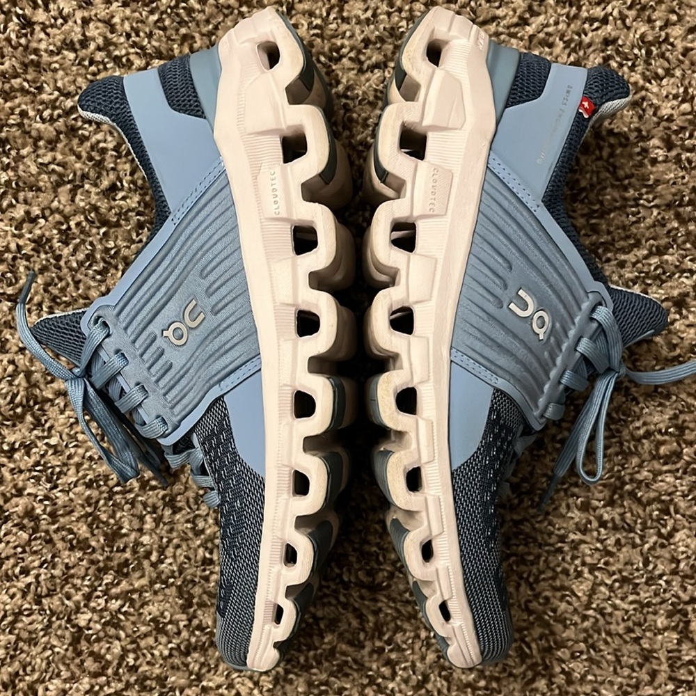 Women’s On CloudSwift